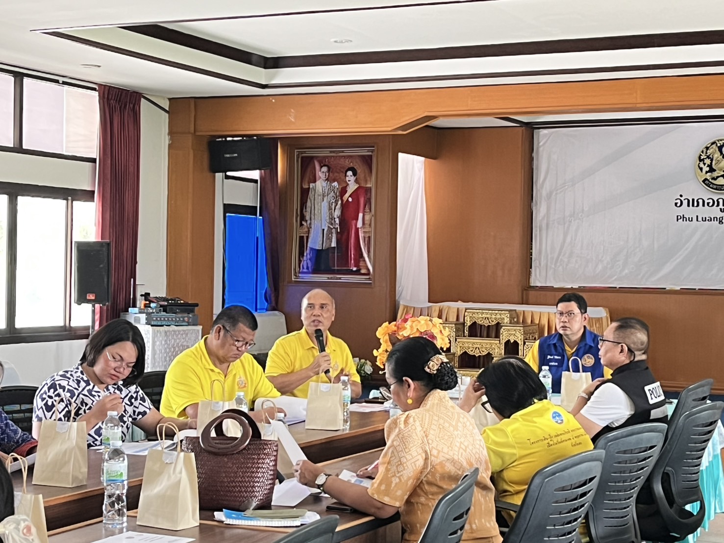 พช.ภูหลวง ขานรับนโยบาย “ประเด็นเน้นย้ำ 5+1 อธิบดีกรมการพัฒนาชุมชน 2568” เร่งกำหนดกลยุทธ์ติดตามหนี้กองทุนพัฒนาบทบาทสตรี พื้นที่ อำเภอภูหลวง หวังลดยอดลูกหนี้เกินกำหนดต่ำสิบ